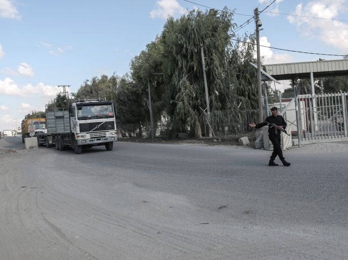 A Palestinian security officer directs a truck carrying supplies as it arrives in Rafah through the Kerem Shalom crossing between Israel and the southern Gaza Strip on October 16, 2017.The Palestinian Authority's top official for border crossings visited the Gaza Strip, after Hamas agreed to hand over control of the borders under a landmark reconciliation deal. / AFP PHOTO / SAID KHATIB (Photo credit should read SAID KHATIB/AFP/Getty Images)