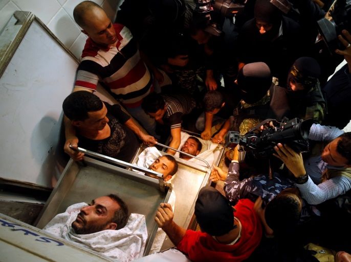 People gather around bodies of Palestinians killed in a tunnel near the border between Israel and central Gaza Strip October 30, 2017. REUTERS/Mohammed Salem