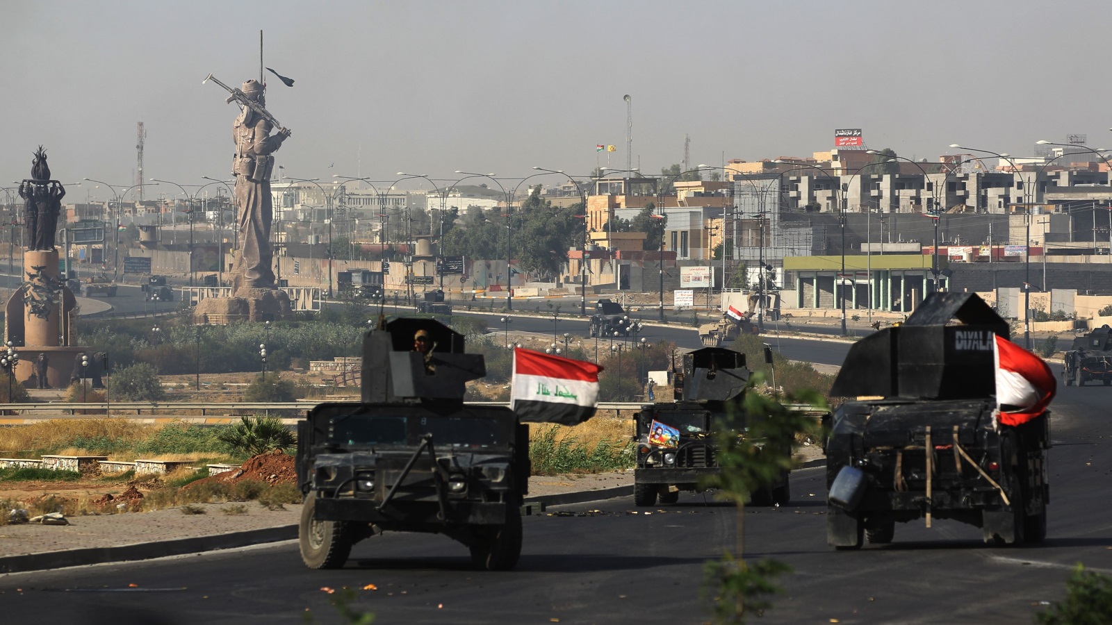 ‪قوات عراقية منتشرة وسط كركوك أمس الاثنين عقب بسط السيطرة عليها‬ قوات عراقية منتشرة وسط كركوك أمس الاثنين عقب بسط السيطرة عليها (غيتي)