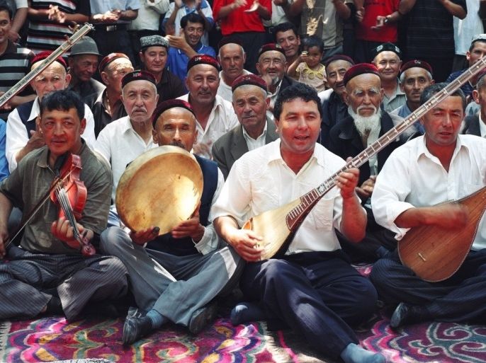فن المقامات الإيغورية حاضرة في الثقافة الشعبية ولا تزال تعتمد على أدواتها الموسيقية التقليدية