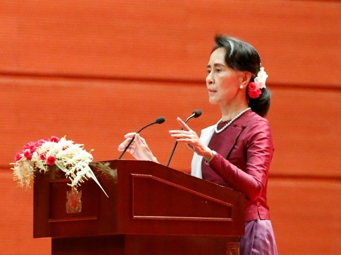 Myanmar State Counselor Aung San Suu Kyi arrives to deliver a speech to the nation over Rakhine and Rohingya situation, in Naypyitaw, Myanmar September 19, 2017. REUTERS/Soe Zeya Tun