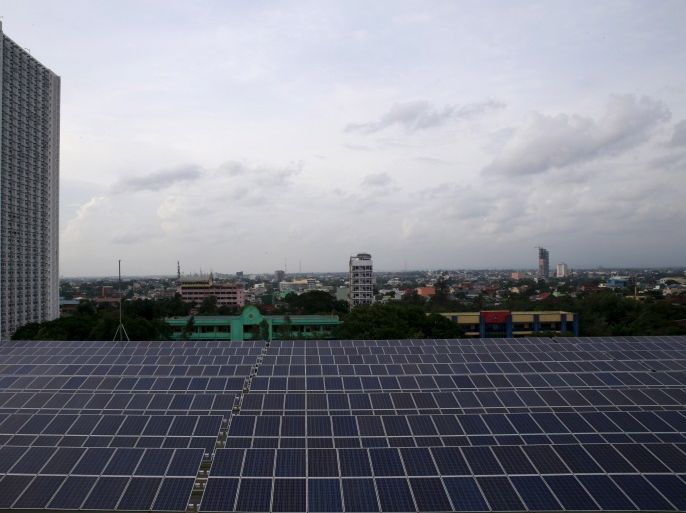 Solar panels are seen on the roof deck of a mall in Quezon city, metro Manila July 13, 2015. Solar companies will push the Philippine government to quadruple the size of an incentive scheme for suppliers of the renewable energy and to speed up project approvals, as the country grapples with precarious electricity supply. REUTERS/Romeo Ranoco