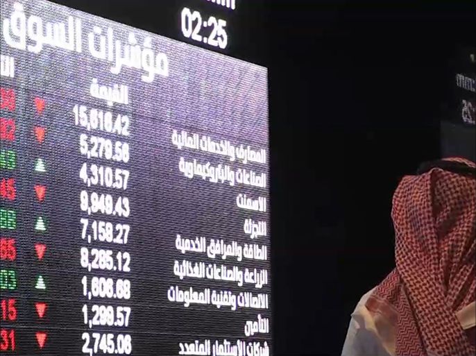 أظهرت بيانات لسوق الأسهم السعودية أن مبيعات المستثمرين الأجانب للأسهم ما زالت أكثر من مشترياتهم للأسبوع الثالث على التوالي بسبب حملة الاعتقالات ضمن ما تسمى مكافحة الفساد