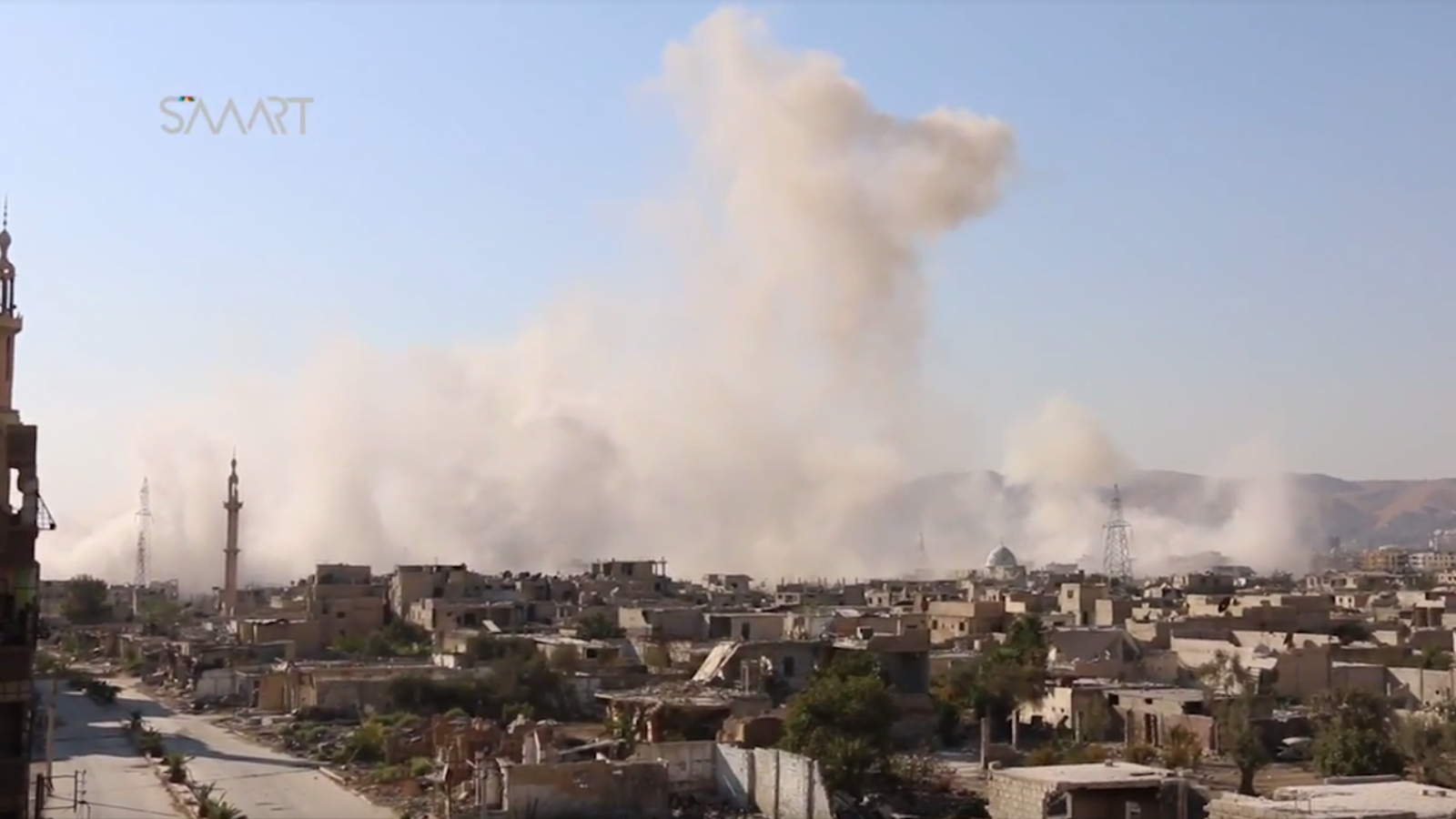 ‪آثار قصف النظام على حي جوبر بدمشق المحاذي لمناطق الاشتباكات بالغوطة الشرقية‬ (وكالة سمارت)