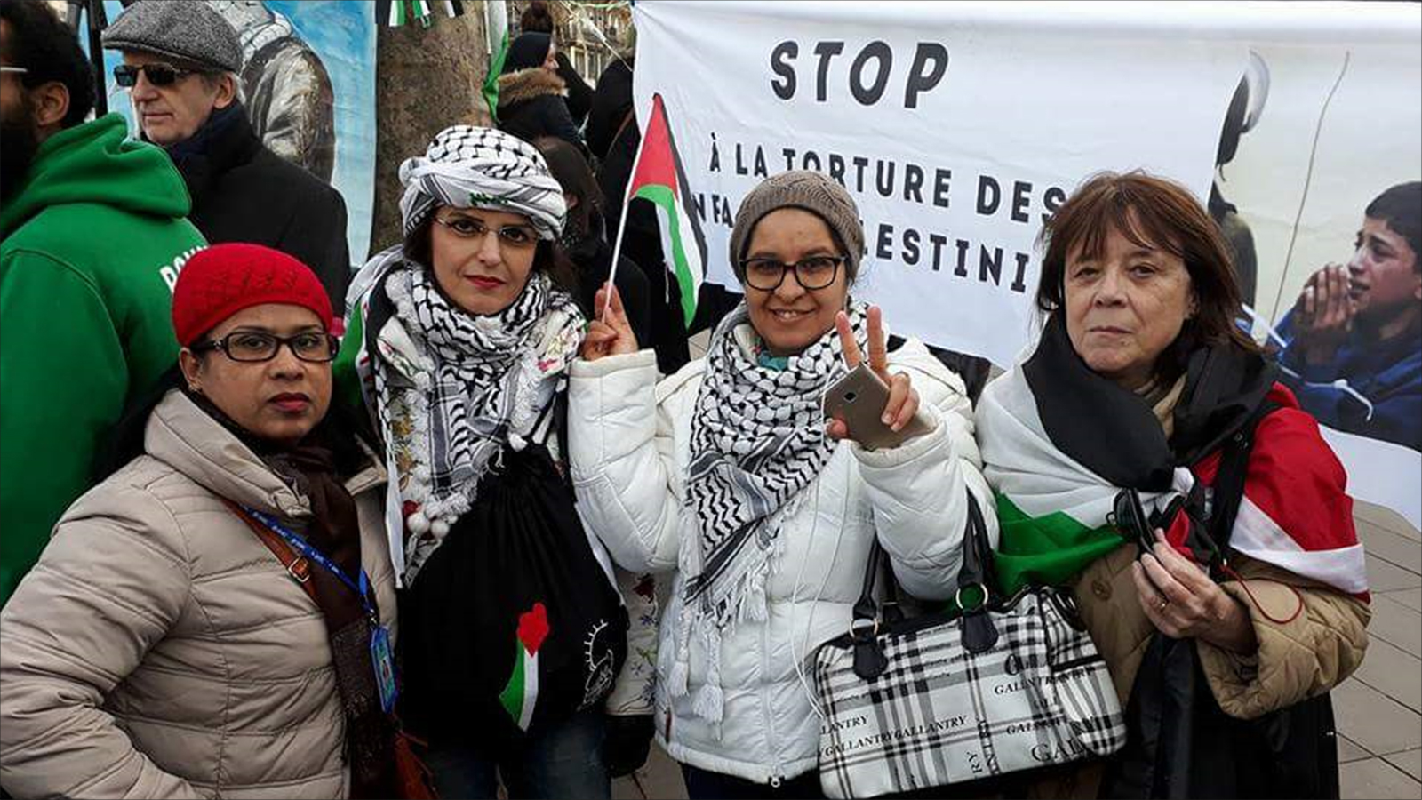 ‪جانب من مظاهرة حاشدة في باريس تنديدا بقرار ترمب بشأن القدس‬ جانب من مظاهرة حاشدة في باريس تنديدا بقرار ترمب بشأن القدس (الجزيرة)