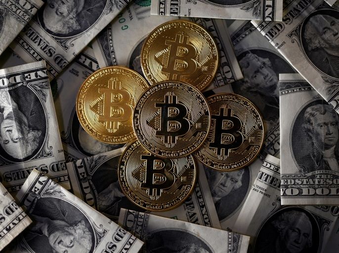 Bitcoin (virtual currency) coins placed on Dollar banknotes are seen in this illustration picture, November 6, 2017. REUTERS/Dado Ruvic/Illustration
