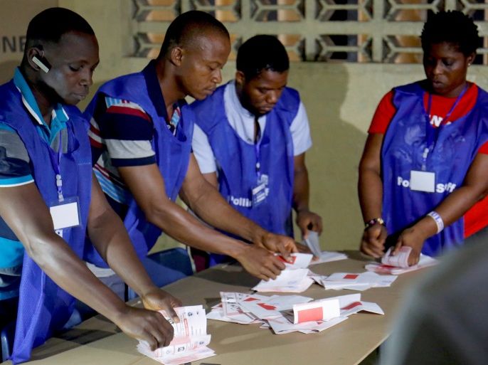Polling staff start to count the ballots for the Liberian presidential election at a polling station in Monrovia, Liberia December 26, 2017. REUTERS/Thierry Gouegnon