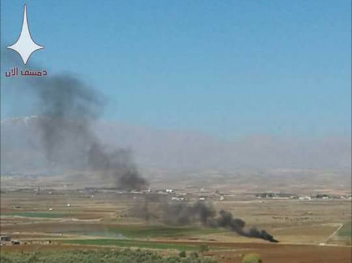 صور نشرها ناشطون للدخان المتصاعد من المنطقة التي سقطت بها الطائرة المروحية في مزرعة بيت جن بريف دمشق الغربي.