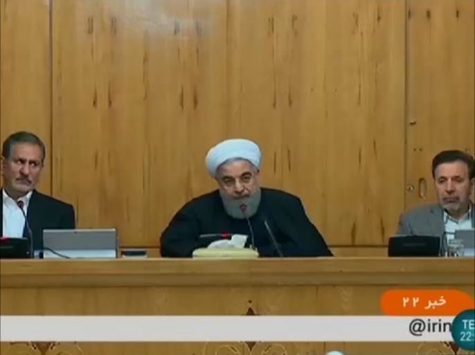 قال الرئيس الايراني حسن روحاني إن الدستور يكفل للشعب حرية التعبير عن رأيه. نقلا عن التلفزيون الايراني
