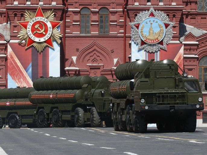 Russian S-400 Triumph medium-range and long-range surface-to-air missile systems drive during the Victory Day parade, marking the 71st anniversary of the victory over Nazi Germany in World War Two, at Red Square in Moscow, Russia, May 9, 2016. REUTERS/Grigory Dukor