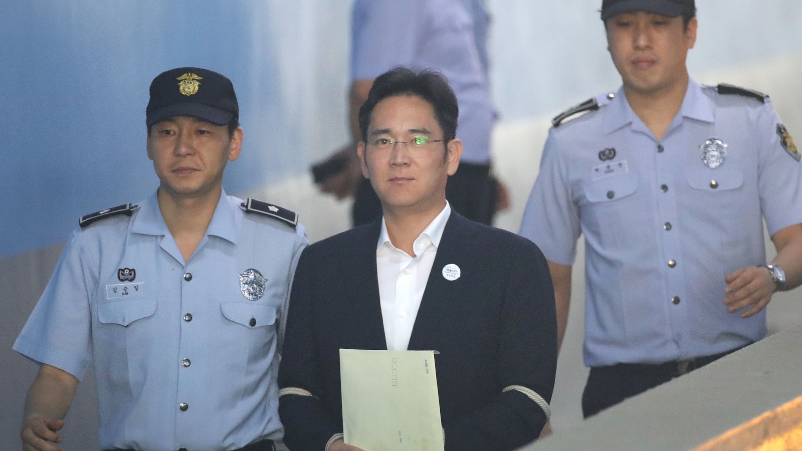 وريث مجموعة سامسونغ لي جاي يونغ يواجه احتمال سجنه 12 عاما بتهم الفساد
