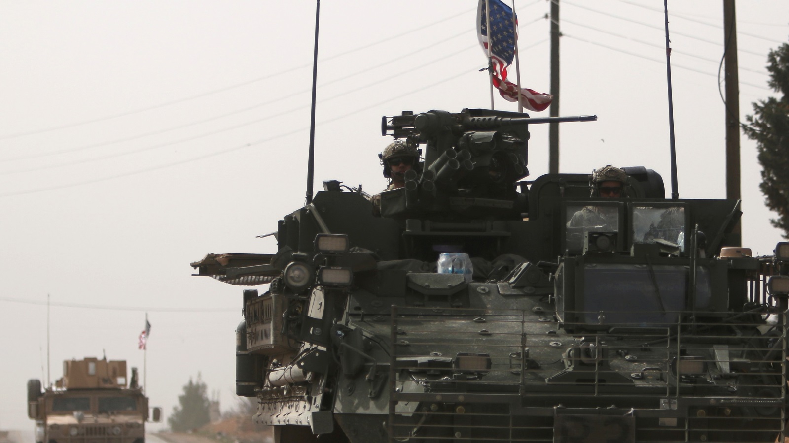 آلية عسكرية أميركية بمنطقة منبج شمال حلب في سوريا 