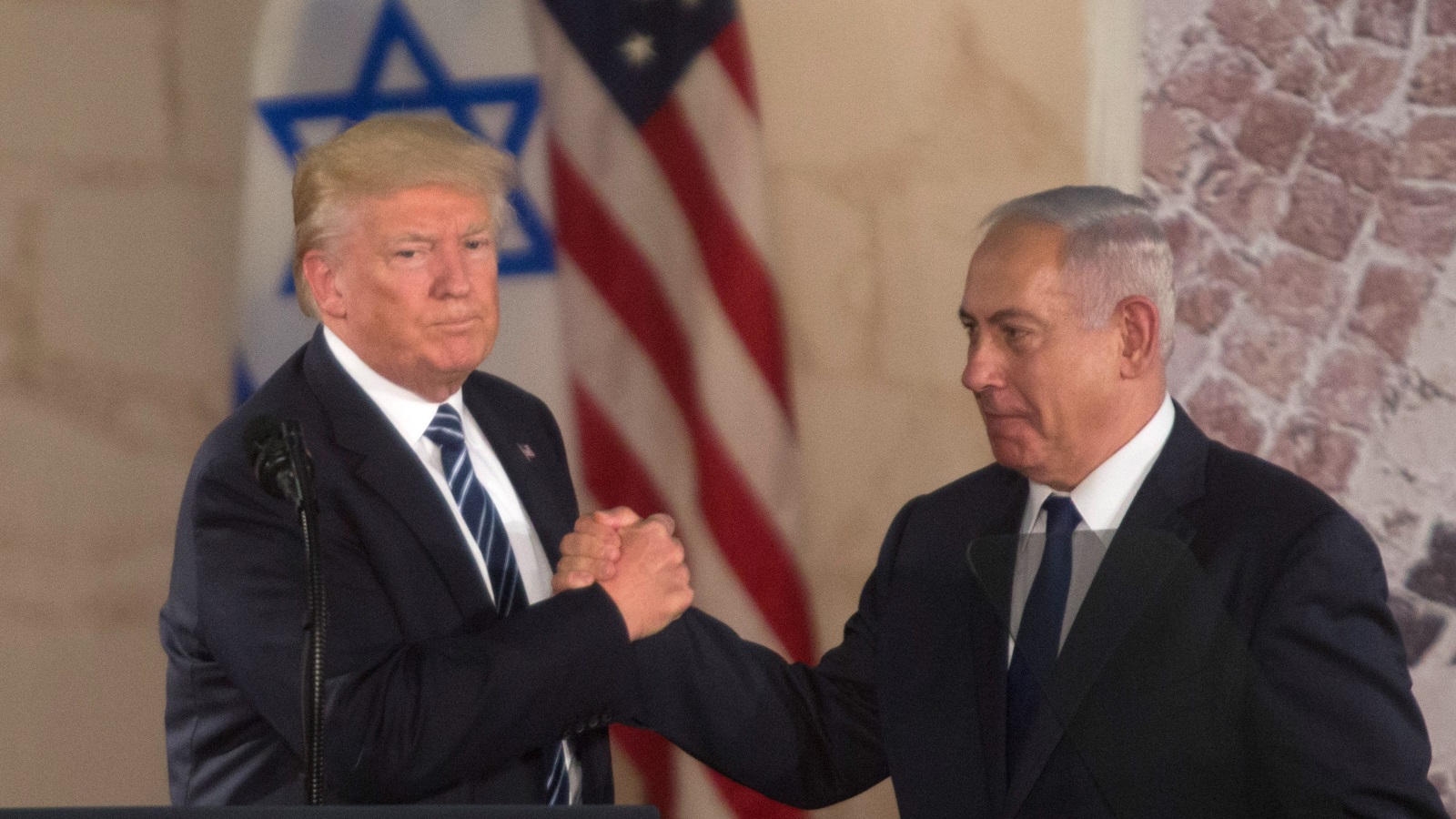 نتنياهو يرى في وصول ترمب لرئاسة أميركا فرصة سانحة لتحقيق أمانيه في القدس وفلسطين (غيتي)