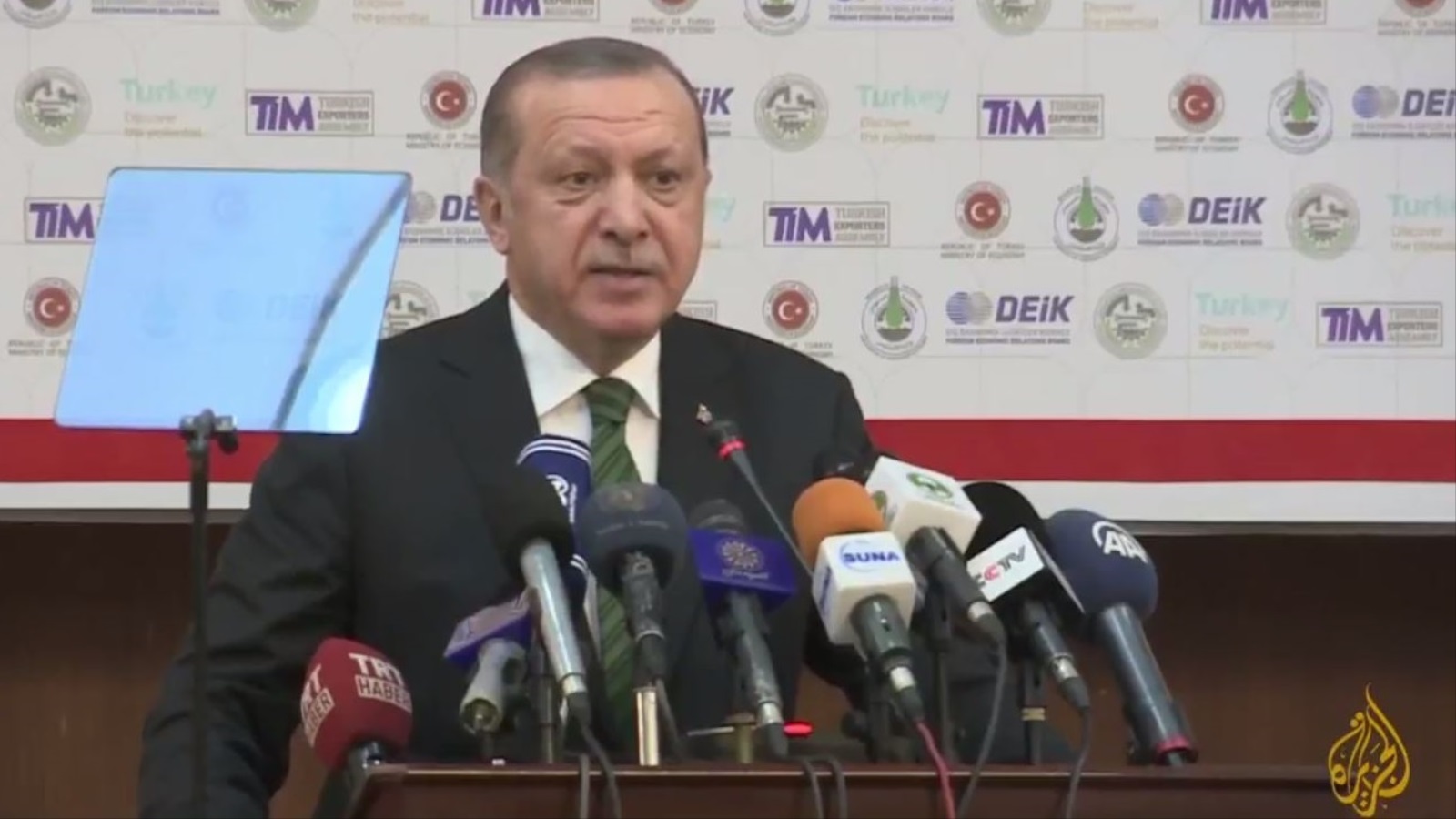 ‪أردوغان يتحدث أمام المنتدى الاقتصادي السوداني التركي بالخرطوم‬ أردوغان يتحدث أمام المنتدى الاقتصادي السوداني التركي بالخرطوم (الجزيرة)