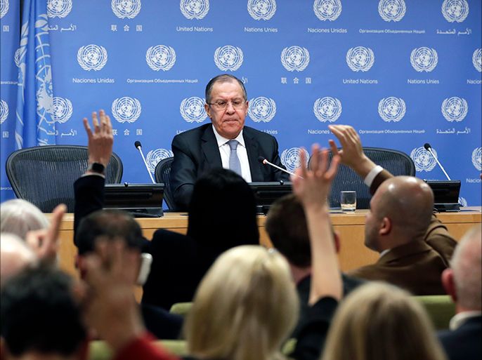 epa06454830 Russian Foreign Minister Sergei Lavrov (C) takes questions from the media at United Nations headquarters in New York, New York, USA, 19 January 2018. EPA-EFE/JASON SZENES