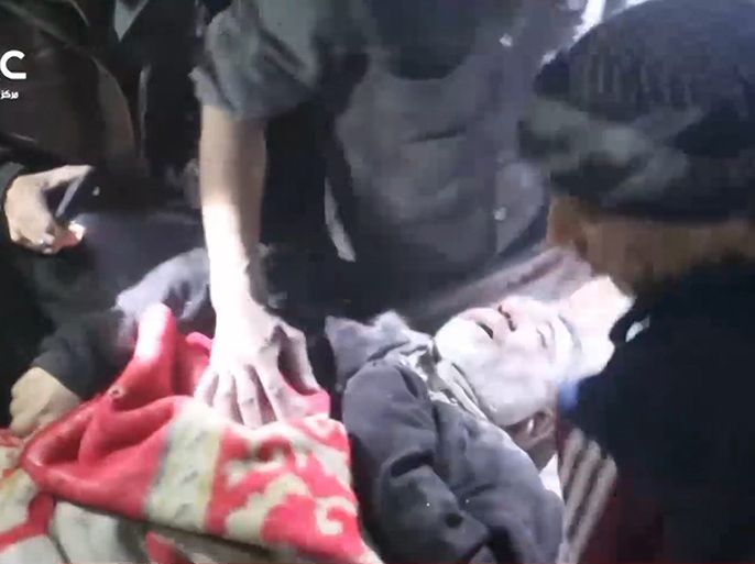 قوات النظام السوري تستهدف مدينة حرستا بصورايخ تحمل قنابل عنقودية