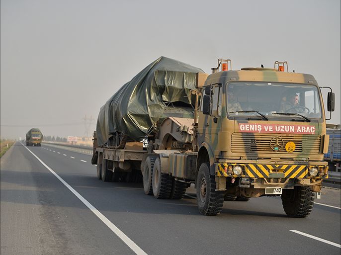 الجيش التركي يدفع بتعزيزات إضافية إلى وحداته الحدودية مع سوريا