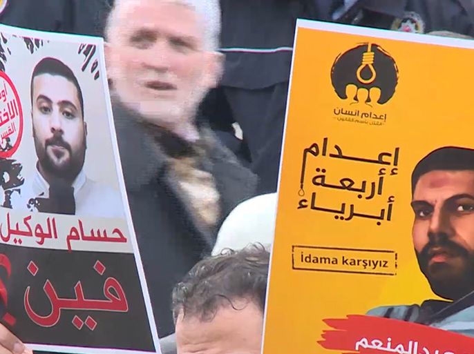 نظّم المكتب التنفيذي لإخوان تركيا وقفة احتجاجية في ساحة مسجد /الفاتح/ باسطنبول، رفضاً لأحكام الإعدام والقتل التي نُفذت في مصر خلال الأيام الماضية،