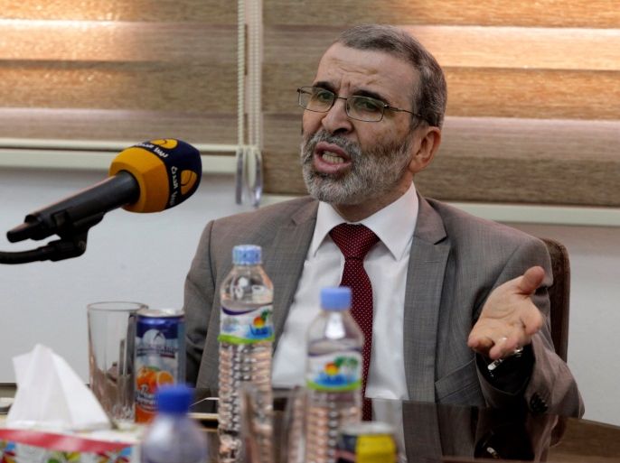 Mustafa Sanalla (C), the head of the National Oil Corporation (NOC), gestures during a meeting with members of the east's House of Representatives and officials from NOC at Arabian Gulf Oil Company, in Benghazi, Libya October 24, 2016. REUTERS/Esam Omran Al-Fetori