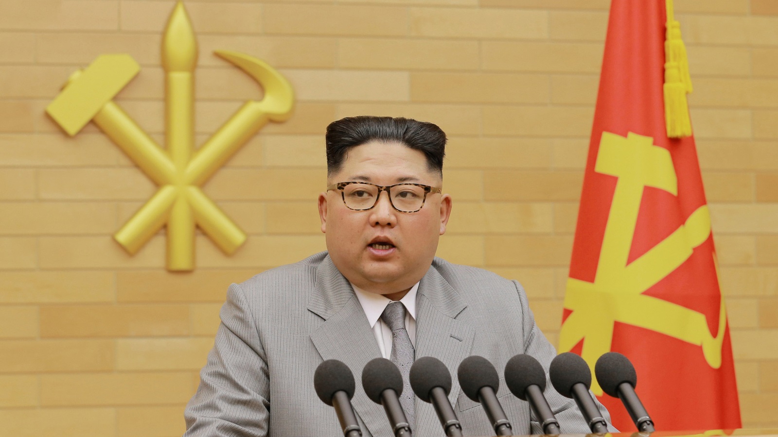 زعيم كوريا الشمالية تمنى في رسالته قبيل رأس السنة الجديدة أن تكلل الألعاب الشتوية في كوريا الجنوبية بالنجاح (رويترز)