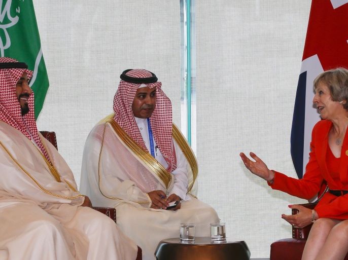 Britain's Prime Minister Theresa May (R) and Saudi Arabia's Deputy Crown Prince Mohammed bin Salman (L) meet ahead of G20 Summit in Hangzhou, Zhejiang province, China, September 4, 2016. REUTERS/Narendra Shresta/Pool