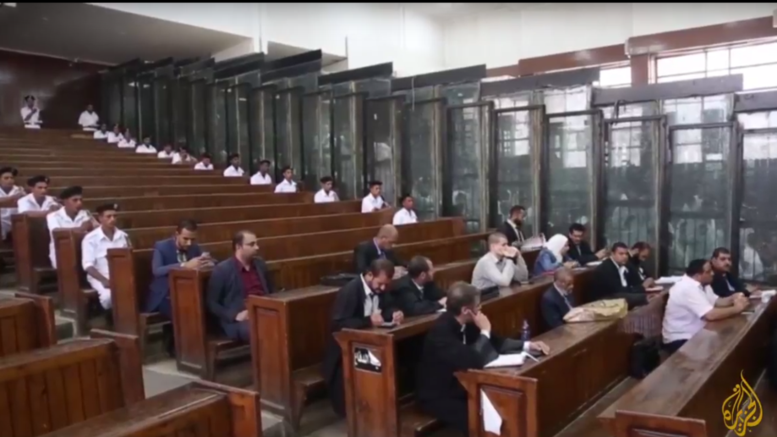 جلسة سابقة في محكمة جنايات القاهرة (الجزيرة)