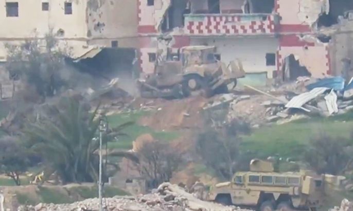 الجيش المصري يقصف مناطق ويهدم منازل في رفح