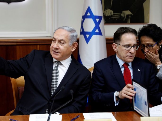 Israeli Prime Minister Benjamin Netanyahu (L) sits next to Cabinet Secretary Tzachi Braverman at the start of the weekly cabinet meeting at the Prime Minister's office in Jerusalem, February 25, 2018. REUTERS/Gali Tibbon/Pool