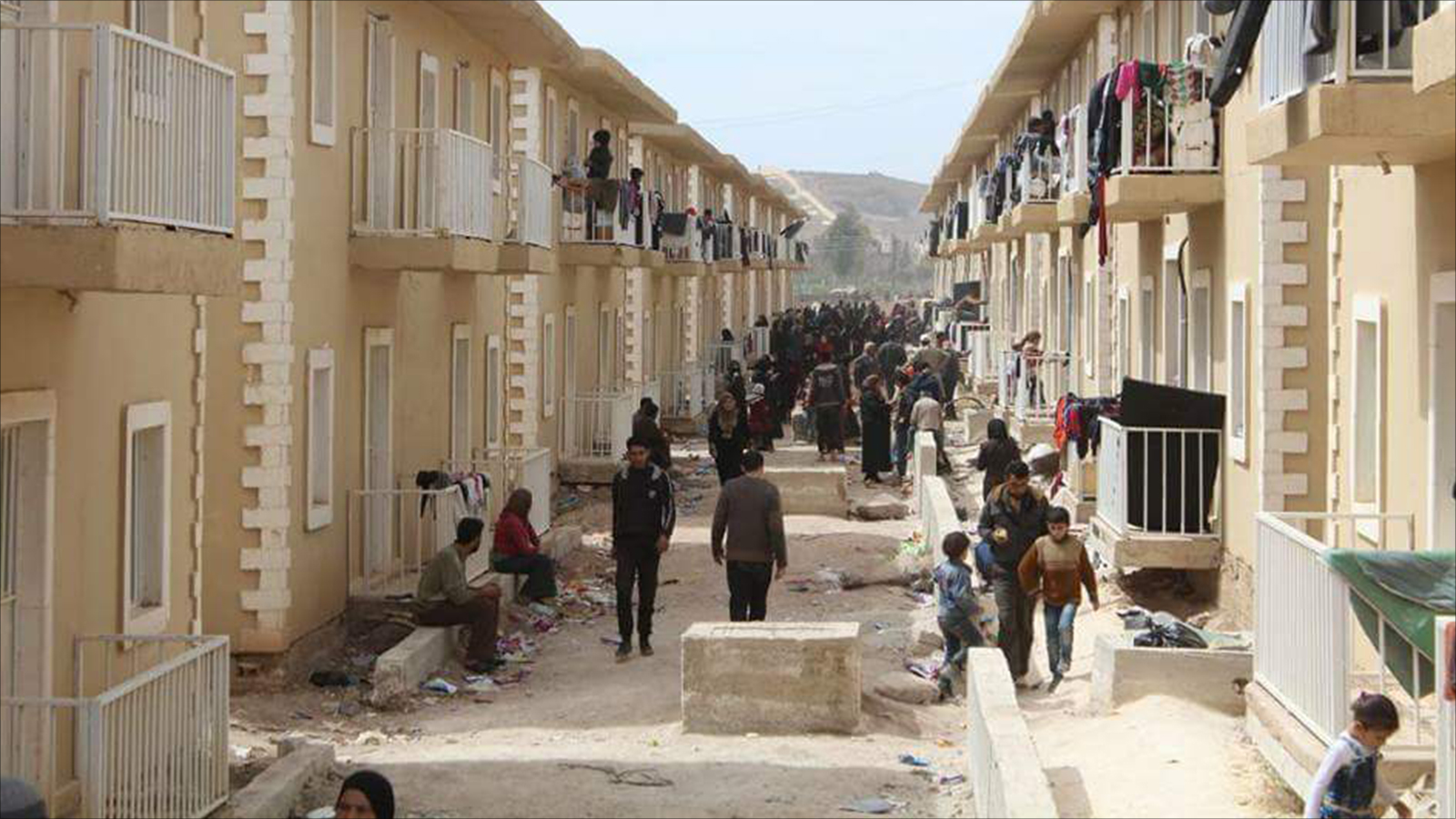 ‪مراكز الإيواء المخصصة لأهالي الغوطة الشرقية لا تكفي المهجّرين‬ (مواقع التواصل)
