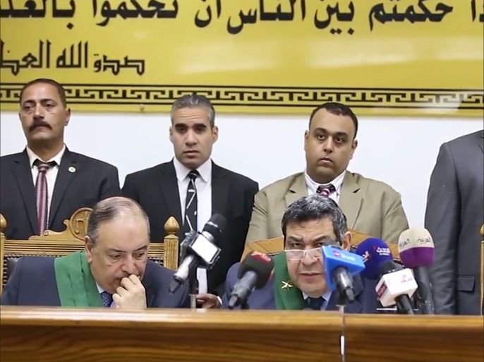 قضت محكمة جنايات القاهرة، بالسجن المشدد 10 سنوات لـ13 من رافضي الانقلاب، والسجن 3 سنوات لـ"حدثين"، والمؤبد غيابيا لـ9 من رافضي الانقلاب فى القضية المعروفة بـ"اللجان النوعية المتقدمة".