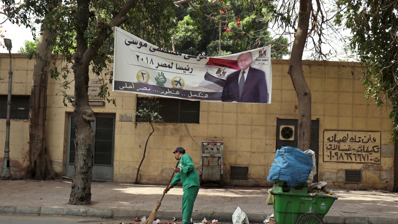 ‪أغلب المصريين لم يعرفوا اسم موسى مصطفى إلا بعد إعلان ترشحه للرئاسة‬ (رويترز)