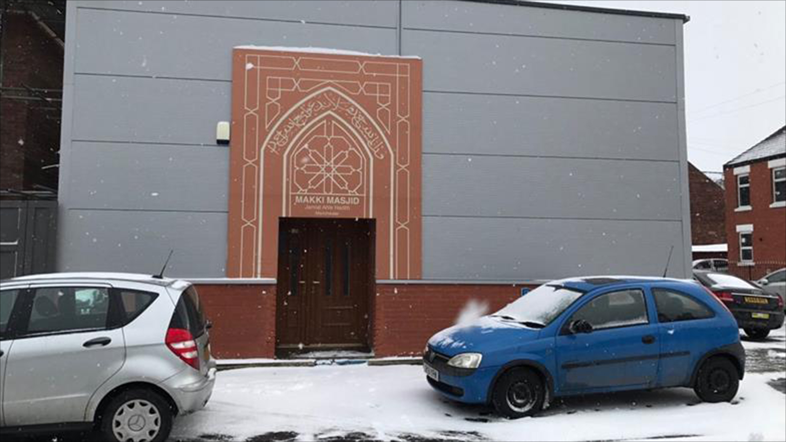 ‪مساجد بريطانيا أطلقت مبادرة لإيواء المشردين المتضررين من تساقط الثلوج‬ (الجزيرة)
