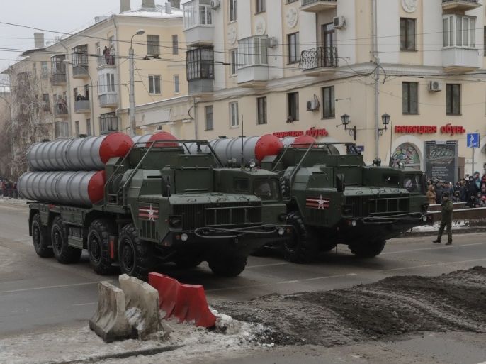 Russian S-400 missile air defence systems drive during the military parade to commemorate the 75th anniversary of the battle of Stalingrad in World War Two, in the city of Volgograd, Russia February 2, 2018. REUTERS/Tatyana Maleyeva