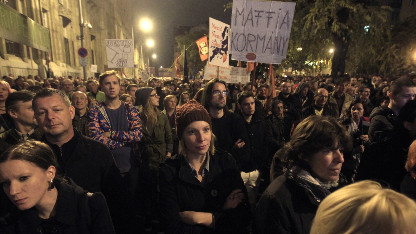 الآلاف في المجر تظاهروا احتجاجا على الفساد في بلادهم أواخر 2014 (رويترز)
