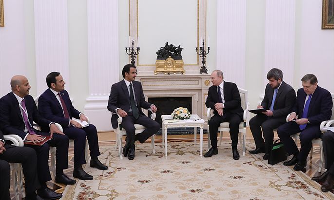 أمير قطر والرئيس الروسي يبحثان سبل توطيد العلاقات