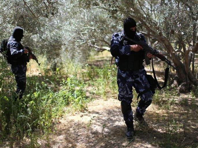 Palestinian security forces loyal to Hamas search for the main suspect in an assassination attempt against Palestinian Prime Minister Rami Hamdallah, in the central Gaza Strip March 22, 2018. REUTERS/Ibraheem Abu Mustafa