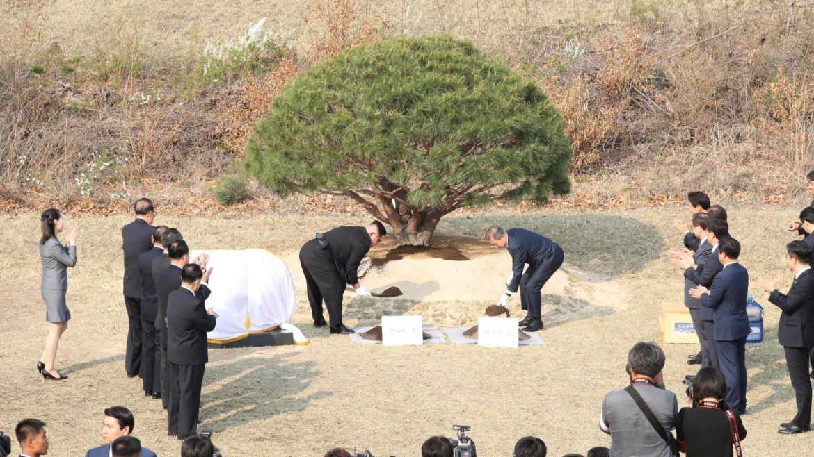 South Korean President Moon Jae-in and North Korean leader Kim Jong Un plant a commemorative tree at the truce village of Panmunjom inside the demilitarized zone separating the two Koreas, South Korea, April 27, 2018.   Korea Summit Press Pool/Pool via Reuters
