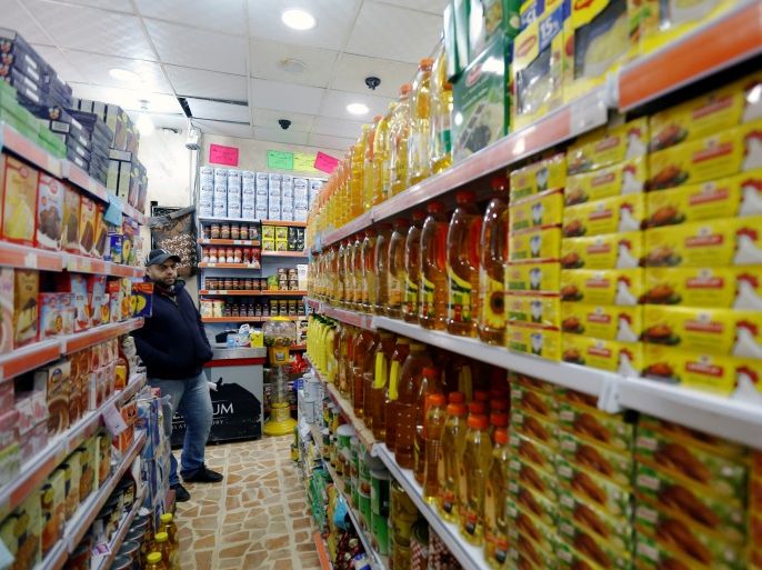 A man looks at the store shelves while shopping at a market area in Amman, Jordan January 23, 2018. REUTERS/Muhammad Hamed