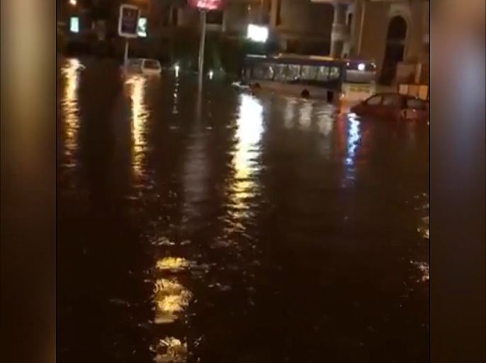 "غرقت في شبر مية".. أمطار أغرقت أحياء بالقاهرة