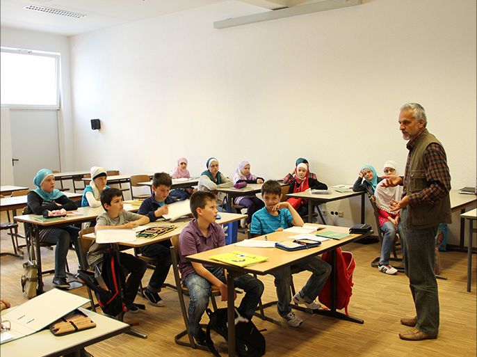 تلاميذ بحصة للتربية الإسلامية بمدرسة المركز الإسلامي البوسني بمدينة شتوتغارت الألمانية.