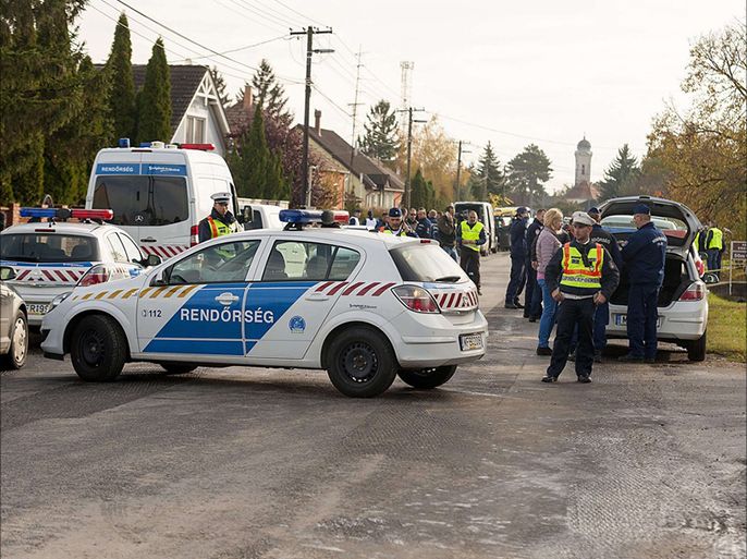 La police hongroise enquête sur la collision frontale entre un minibus et un camion en Hongrie (image d'illustration). Csaba Krizsan - AP - SIPA