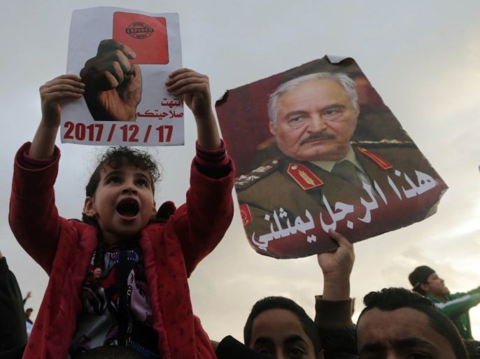 Supporters of Eastern Libyan military commander Khalifa Haftar take part in a rally demanding Haftar to take over, after a U.N. deal for a political solution missed what they said said was a self-imposed deadline on Sunday, in Benghazi, Libya, December 17, 2017. REUTERS/Esam Omran Al-Fetori