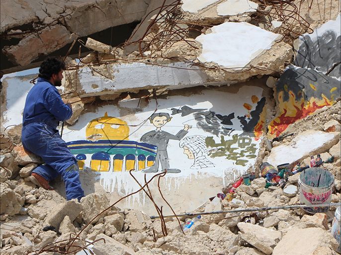 بالجرافيتي.. "الأسمر" يوثّق معاناة السوريين على الجدران المدمّرة
