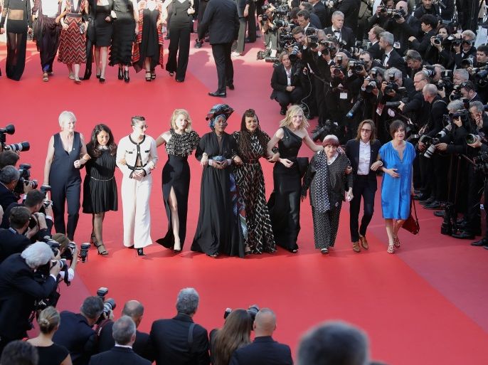 CANNES, FRANCE - MAY 12: (L-R) Marianne Slot, Haifaa al-Mansour, Kirsten Stewart, Lea Seydoux, Khadja Nin, Ava DuVernay, Cate Blanchett, Agnes Varda, Celine Sciamma and Jeanne Lapoirie attend the screening of 'Girls Of The Sun (Les Filles Du Soleil)' during the 71st annual Cannes Film Festival at Palais des Festivals on May 12, 2018 in Cannes, France. (Photo by Andreas Rentz/Getty Images)