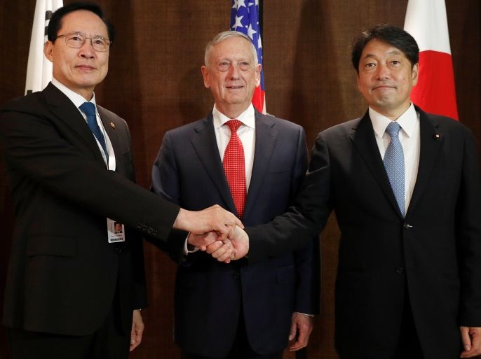 (R-L) Japan's Defence Minister Itsunori Onodera, U.S. Secretary of Defence Jim Mattis and South Korea's Defence Minister Song Young-moo attend a trilateral meeting on the sidelines of the IISS Shangri-la Dialogue in Singapore June 3, 2018. REUTERS/Edgar Su