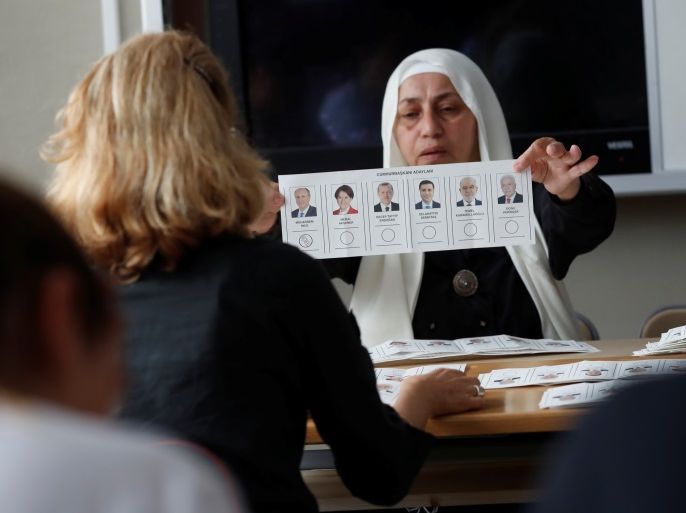 Ballots of Turkey's presidential and parliamentary elections are being counted at a polling station in Istanbul, Turkey June 24, 2018. REUTERS/Osman Orsal