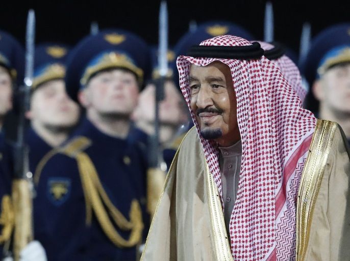 Saudi Arabia's King Salman walks past Russian honour guards during a welcoming ceremony upon his arrival at Vnukovo airport outside Moscow, Russia October 4, 2017. REUTERS/Sergei Karpukhin