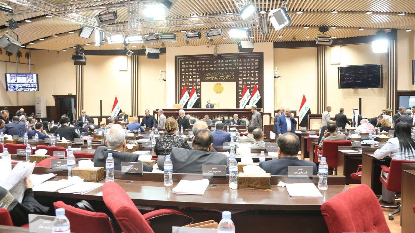 مجلس النواب العراقي قرر الأسبوع الماضي تجميد عمل أعضاء مفوضية الانتخابات (الجزيرة)