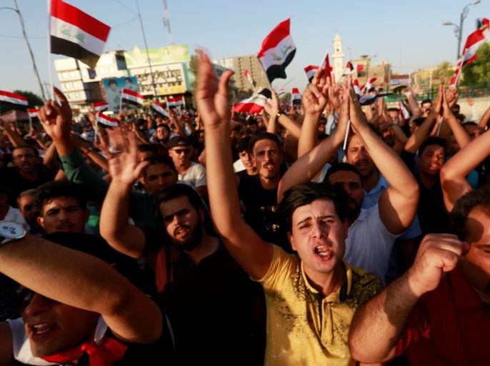 People shout slogans during a protest in the city of Najaf, Iraq July 27, 2018. REUTERS/Alaa al-Marjani