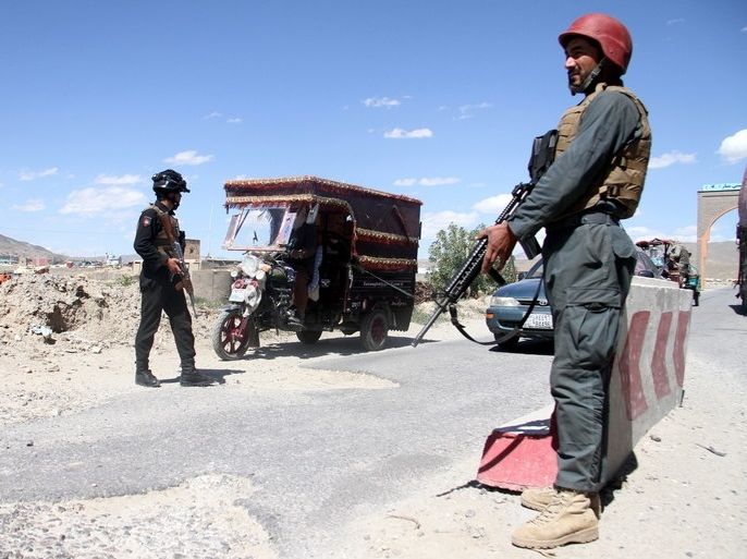 epa06756000 Afghan Police check people at a road side check point leading to Ghazni, Afghanistan, 22 May 2018. Reports state that 18 Afghan forces including a police cheif for the Dehyak district of Ghazni and a commander for Reserved Forces in Ghazni died and several others wounded, during clashes with Taliban militants. EPA-EFE/SAYED MUSTAFA
